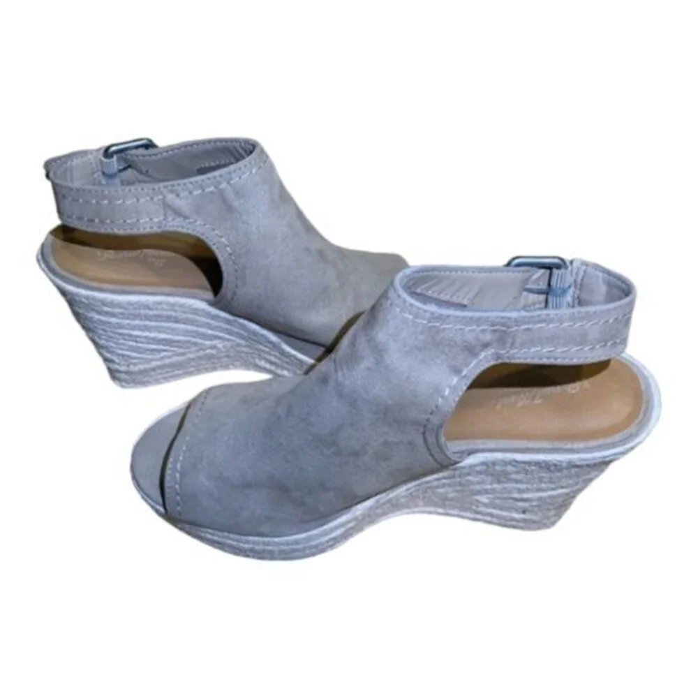 Universal Thread Tan Suede 4